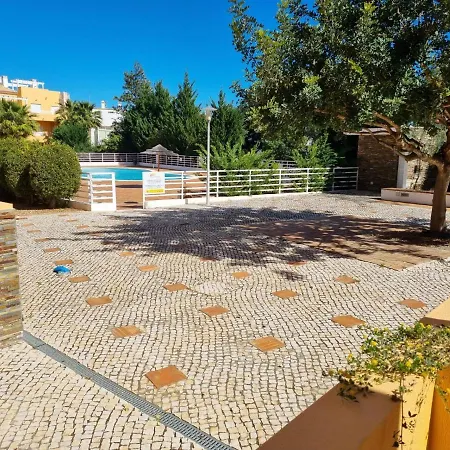 Marinho - 2 Bedroom 2 Bathroom Ground Floor With Communal Pool And Gardens Apartment Conceicao (Faro)
