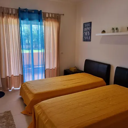 Marinho - 2 Bedroom 2 Bathroom Ground Floor With Communal Pool And Gardens