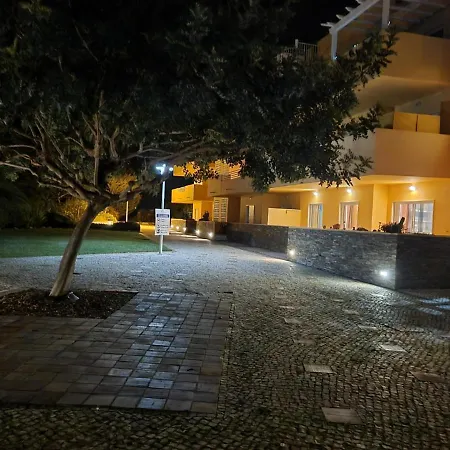 Appartamento Marinho - 2 Bedroom 2 Bathroom Ground Floor With Communal Pool And Gardens